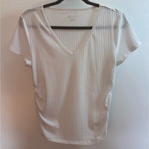 NWOT No Boundaries White Ribbed V-Neck T-shirt L (Juniors)